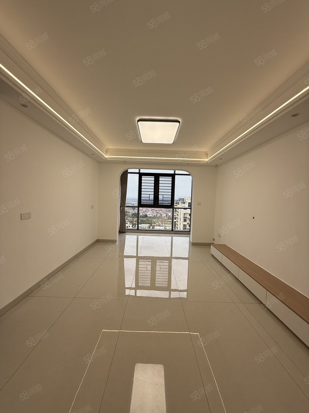 东方玺园6室3厅3卫200㎡南北95.8万