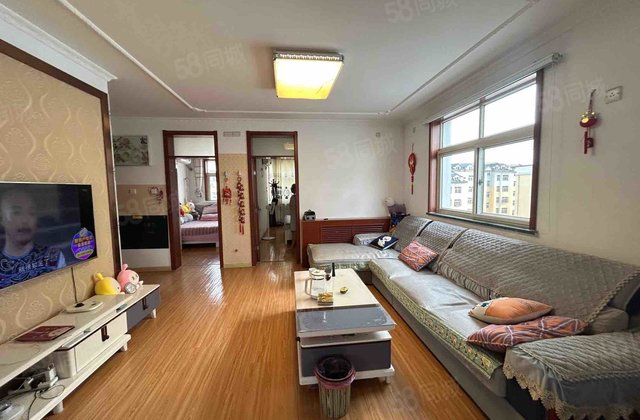 香江对面    阳明  ，两层，单价五千多，停车方便