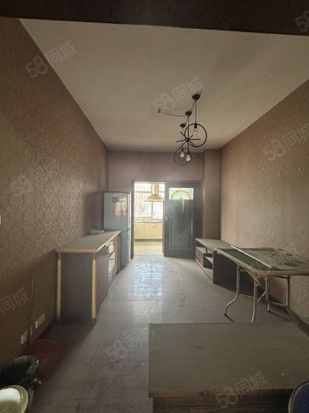 经贸委小区4室2厅2卫147㎡南北58万