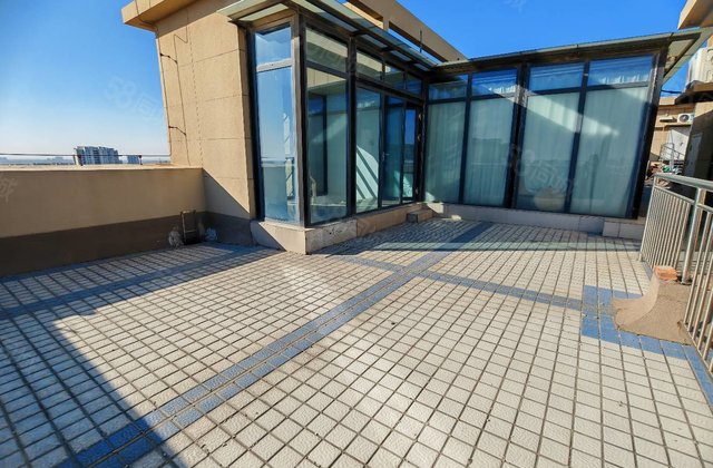 外国语一中，民生凤凰，望岳嘉苑，润景苑带阳光房带两车位免大税