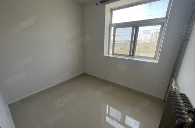 益民小区，靠近  、湖边、市场，出行方便，房东直卖送家具