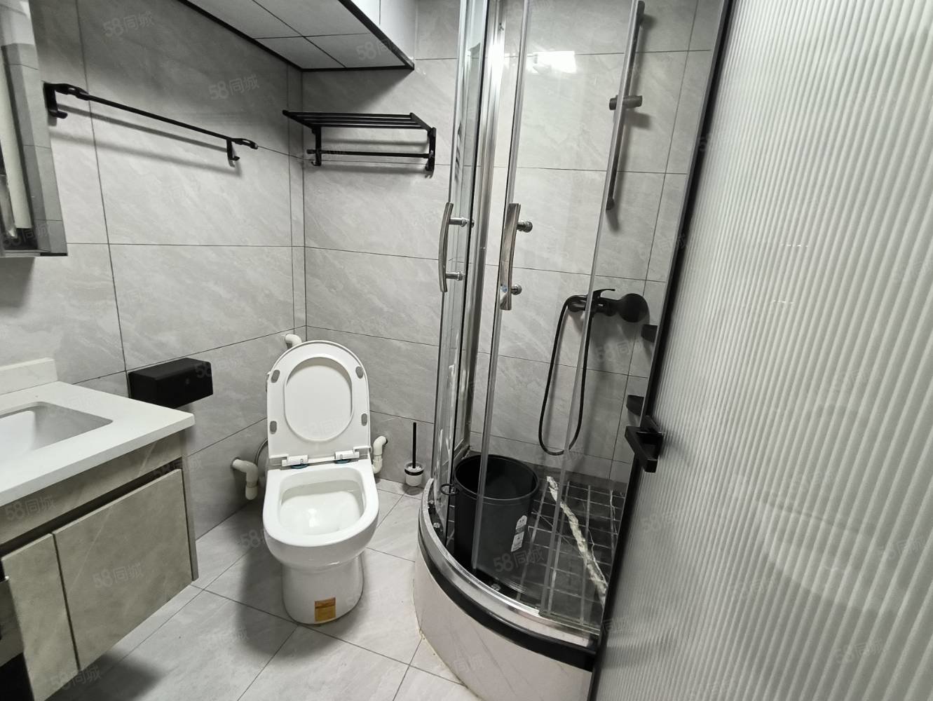 港中旅公元6室2厅3卫230㎡南北196万