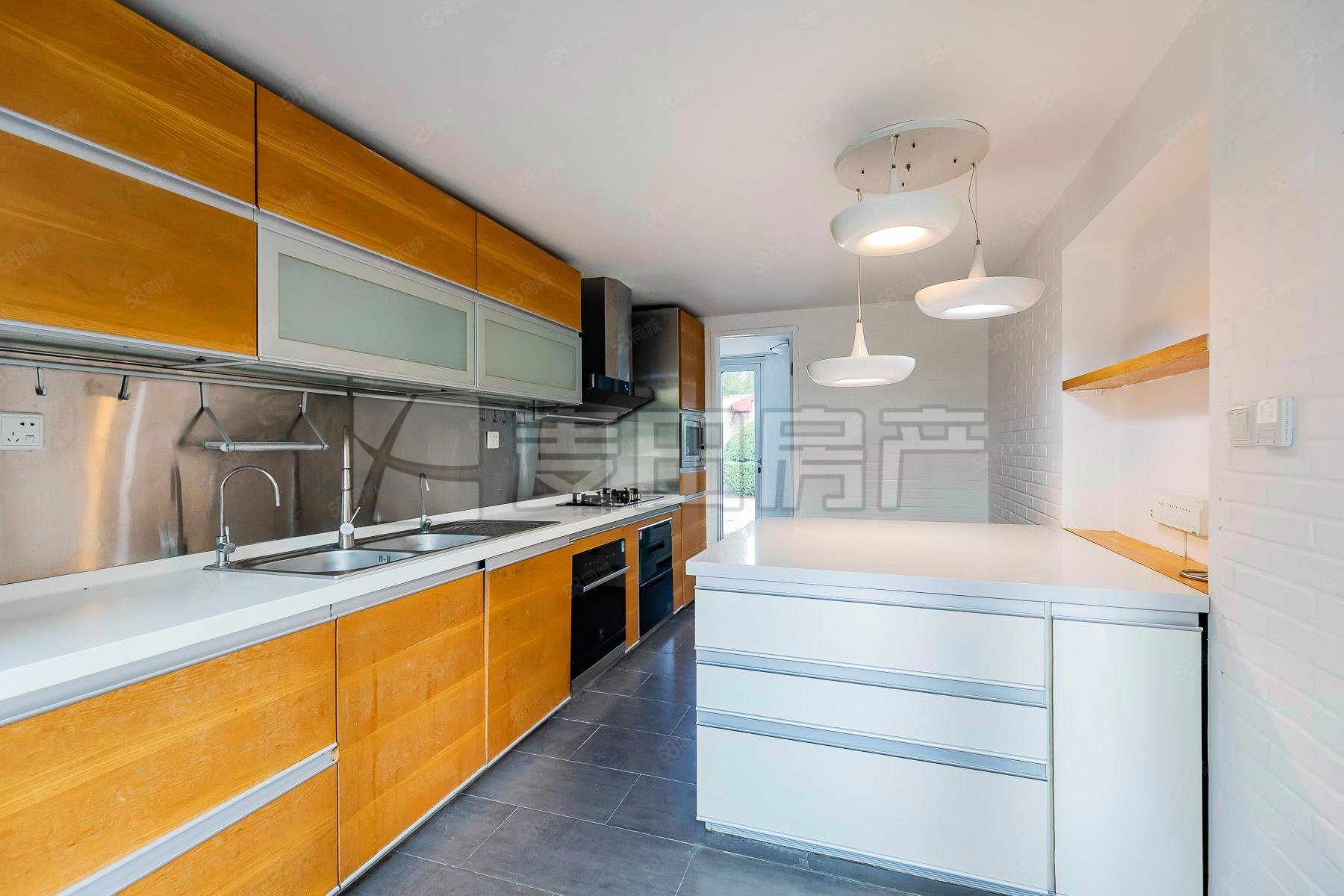 歐陸苑4室3廳3衛(wèi)232㎡南北2675萬