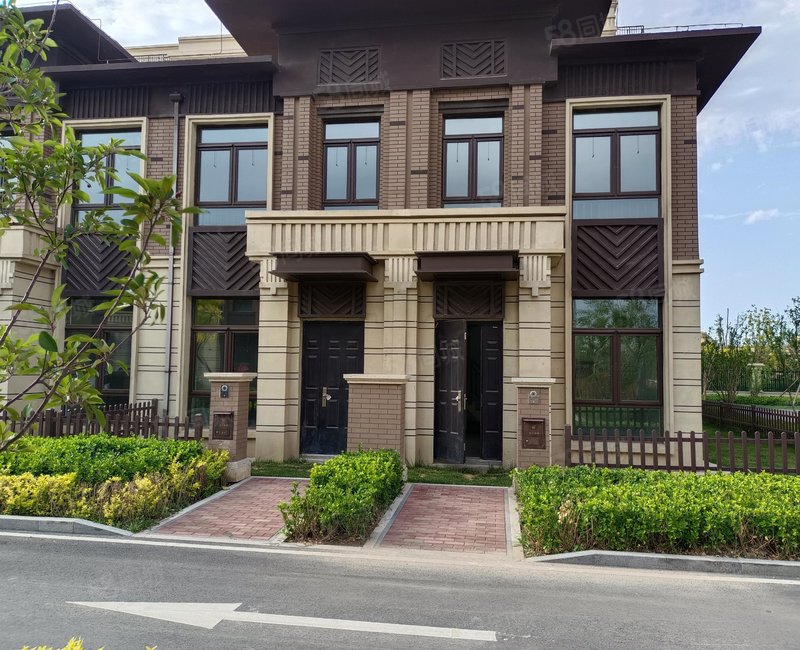 富力新城 120万联排别墅 二手现房 地上两层120平米大院