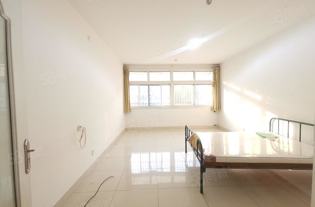 老文轩一中外国语，学府花园，柳园北区三楼