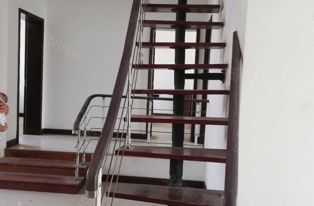 5室4厅3卫带地下室，一梯两户，诚心出售，南北通透，带电梯，