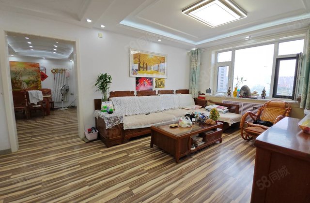 明德公寓！精装修！三室朝阳！双阳台！停车方便