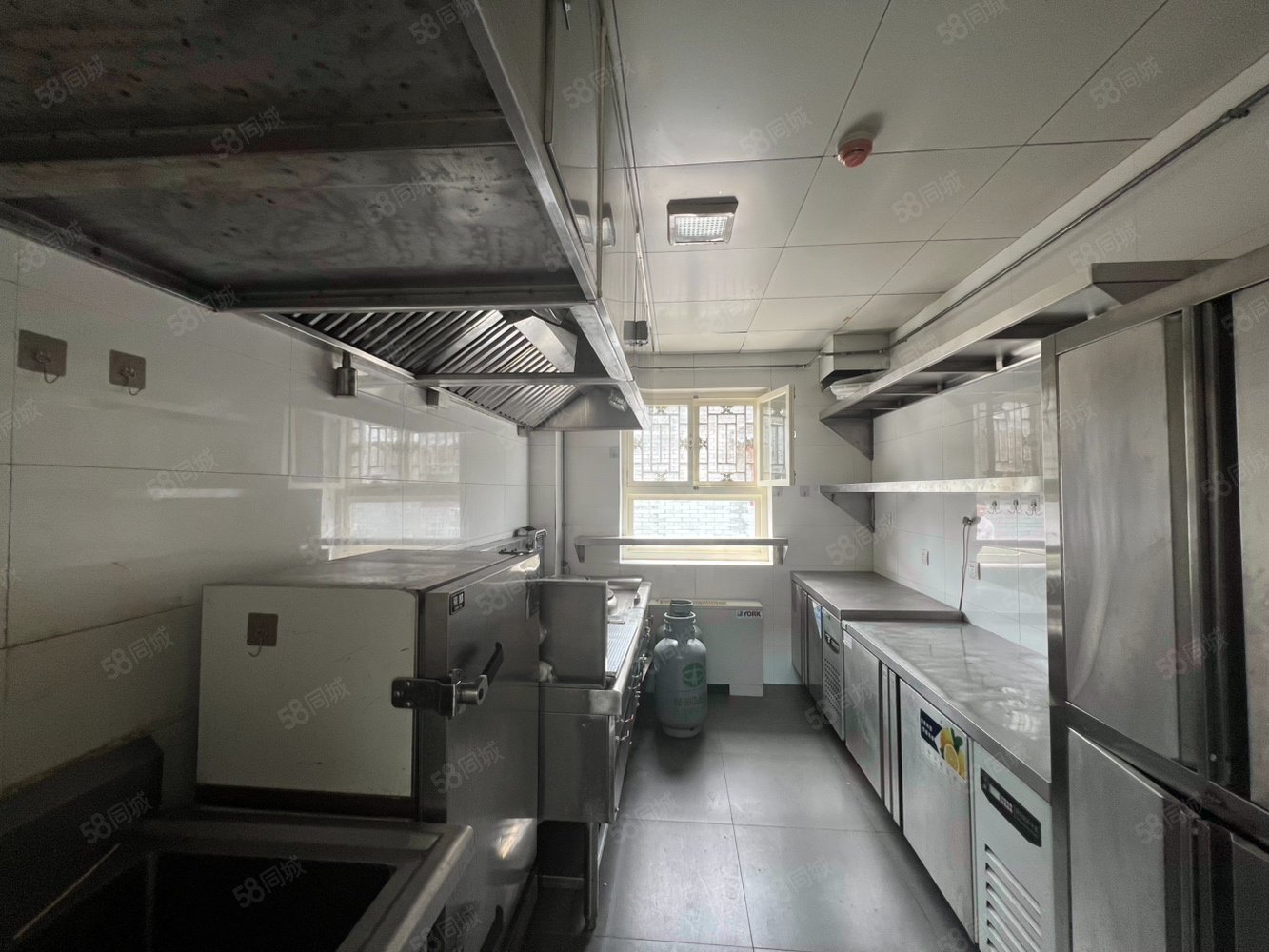 三眼井胡同小區(qū)3室5廳5衛(wèi)683㎡南北16000萬