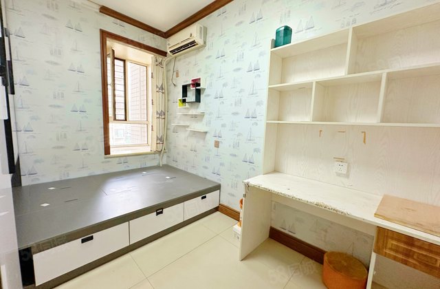 月亮湾C区134平三室二厅二厅送储有证无大税仅售110万