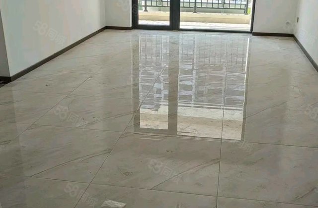 急售，精装未住，云麓九里，双卫，有钥匙全天采光。七中。