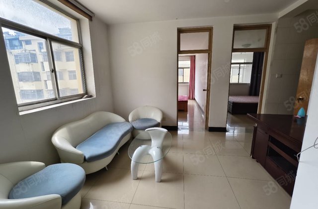 出门就是  七中，地暖中间楼层，东边户，南北通透