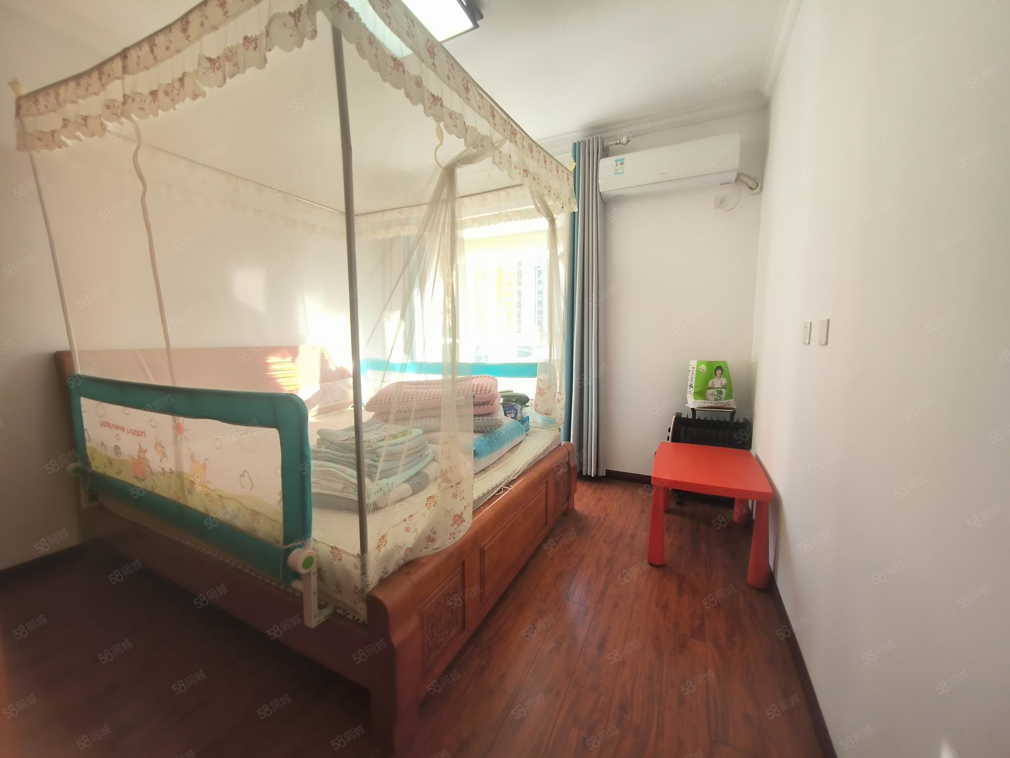 国瑞蓝山郡3室2厅2卫128.5㎡南北71万