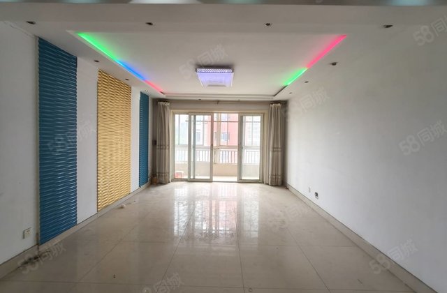 湖边步梯，中通时代豪园三室二卫，面积大，公摊小，看房方便。