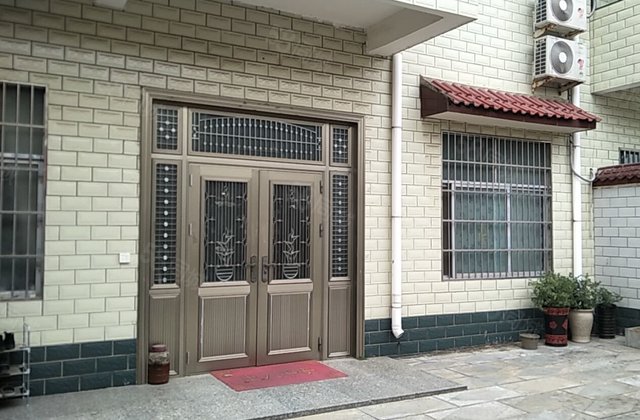 近开许路范女士房东95万3654元/㎡中亨花园别墅 边户 位置佳 前后花园