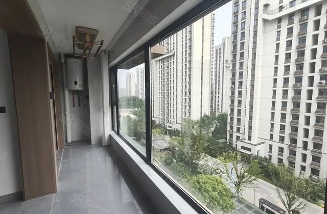急售！  实验紧邻！财信学府印象！双车位！精装四居！西边户！