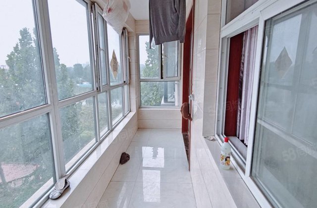 汽车站附近万达北邻六层电梯洋房！140平三室两卫双阳台西边户