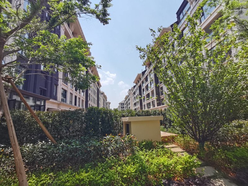 海东俊园2期精装修一楼带60平米2花园次新房小区环境优美