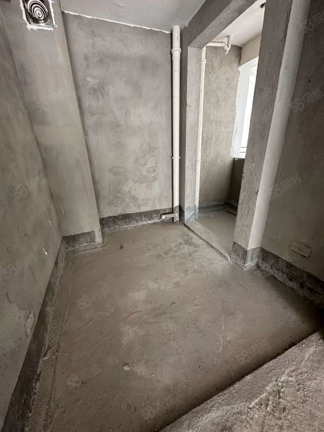 德和领秀广场3室2厅2卫110㎡西85万