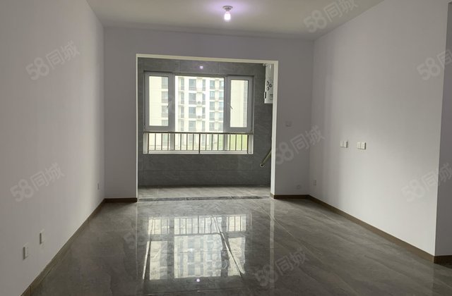 城市芳华，三室两厅一卫新房未住，户型方正南北通透