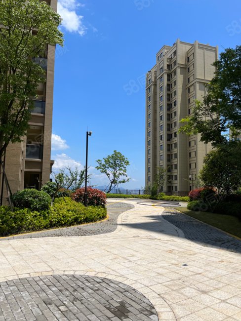 阳光100阿尔勒4室2厅2卫144.42㎡南108万