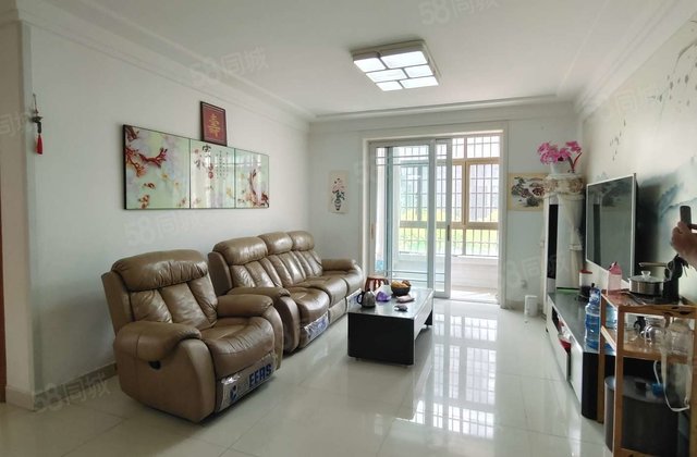 湖边洋房 边户名人苑三期三室两卫 城市主人