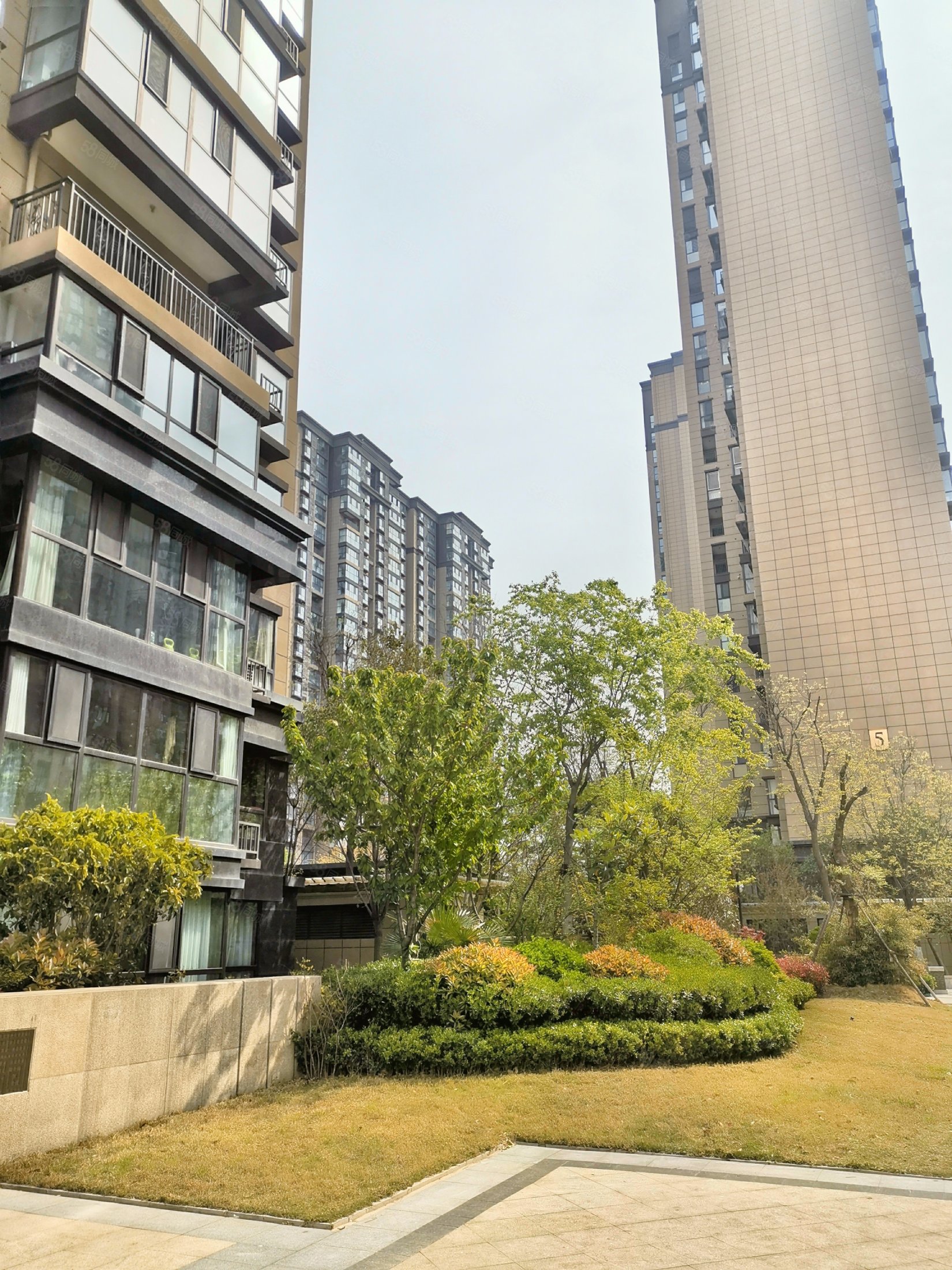 毛坯大平层 送两个车位两个储藏室 好位置 随时看房,广电天韵-郑州58