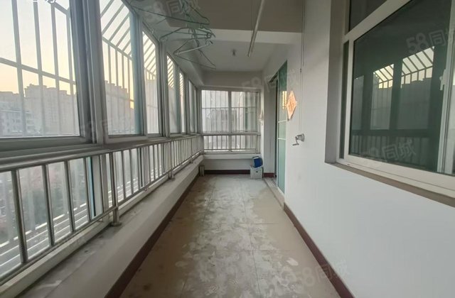东昌丽都对面 97万可议价 三室朝阳带车库 有钥匙 振华