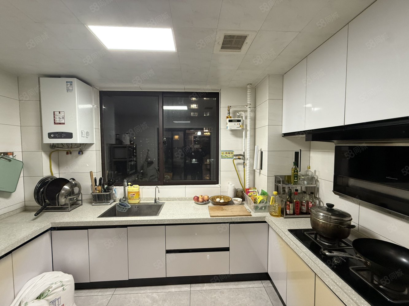 悦湖城3室2厅2卫143㎡南北91万