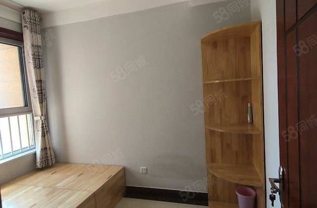 房子免大税了，有储藏室。小区环境好。