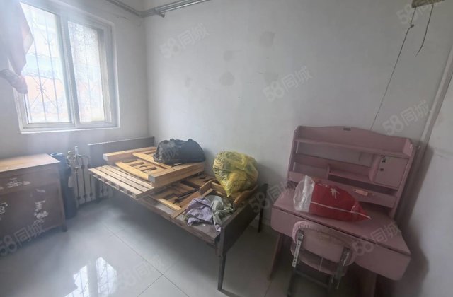 市医院旁边 一楼带院东昌中学 市医院家属院 院子有南门