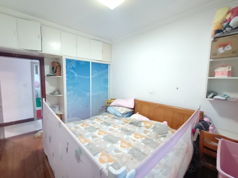 田湖小区3室2厅2卫121㎡南北49万