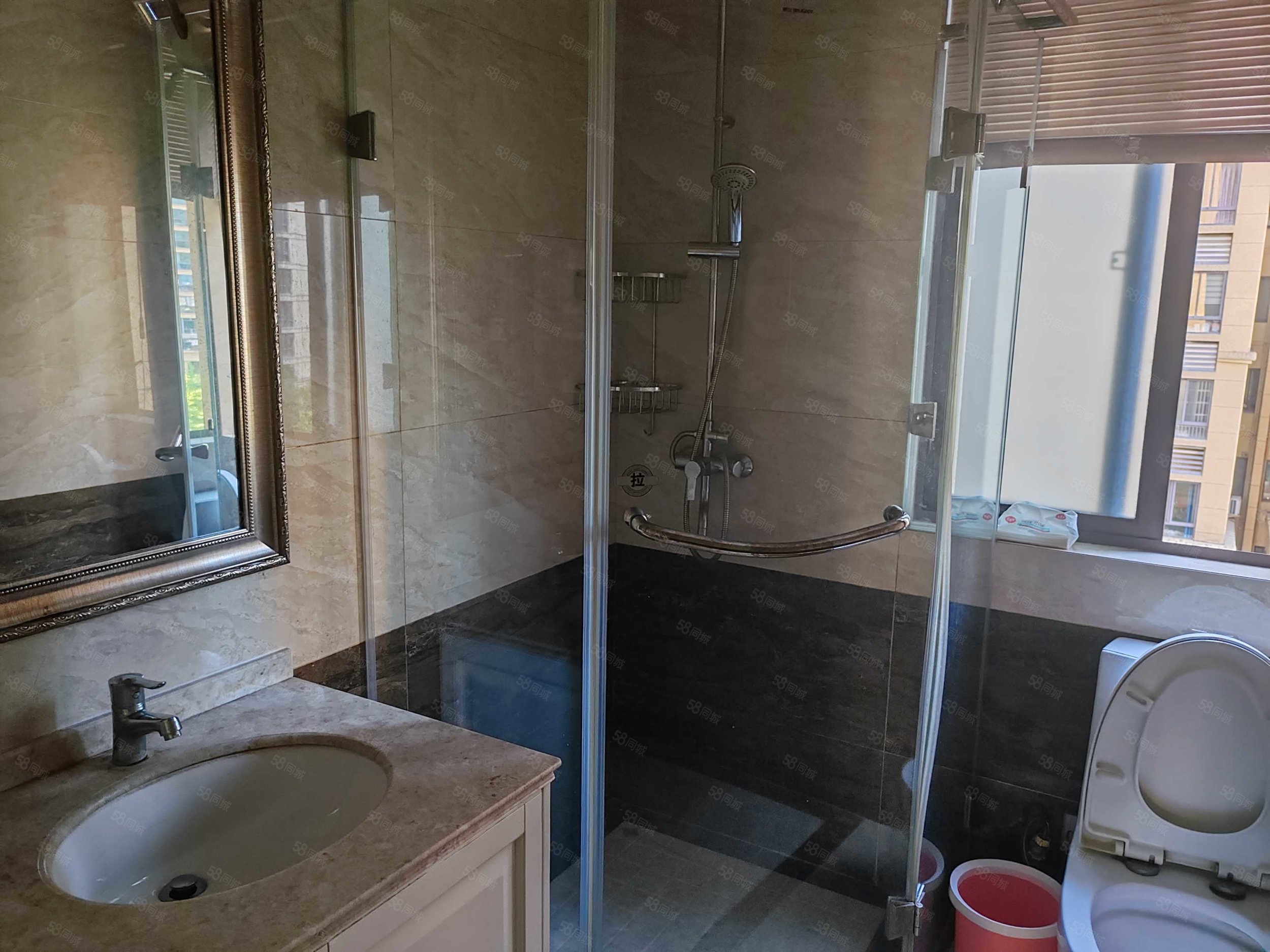 东方广场(开化)4室2厅2卫131㎡南175万