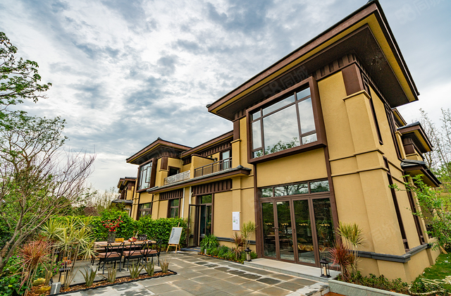 特价!绿地拾野川别墅,豪华装修,温泉养生休闲度假,来电95折