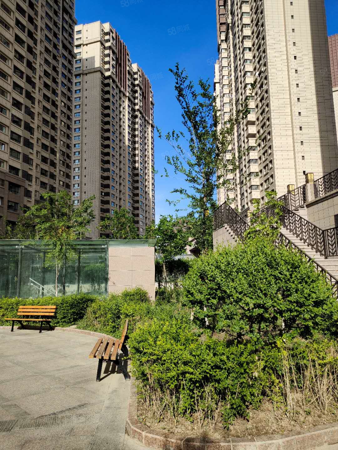 诚心出售华凌公馆130平南北通透精装拎包入住可按揭59小学区