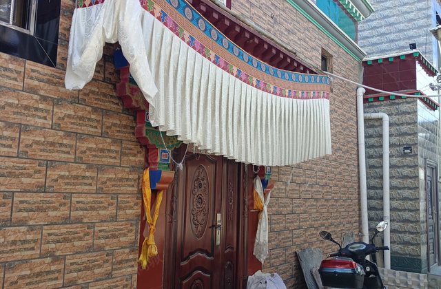 罗布林卡生活区4室3厅203㎡146万二手房图片