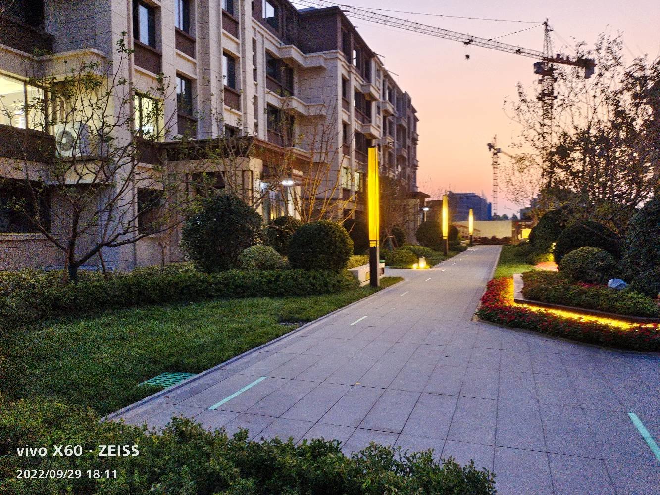 东府大院4室2厅2卫188㎡南北188万