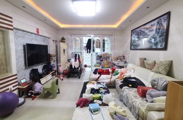 全明双卫三叶草户型，客厅朝阳落地大飘，免大税带车位储，阿尔卡