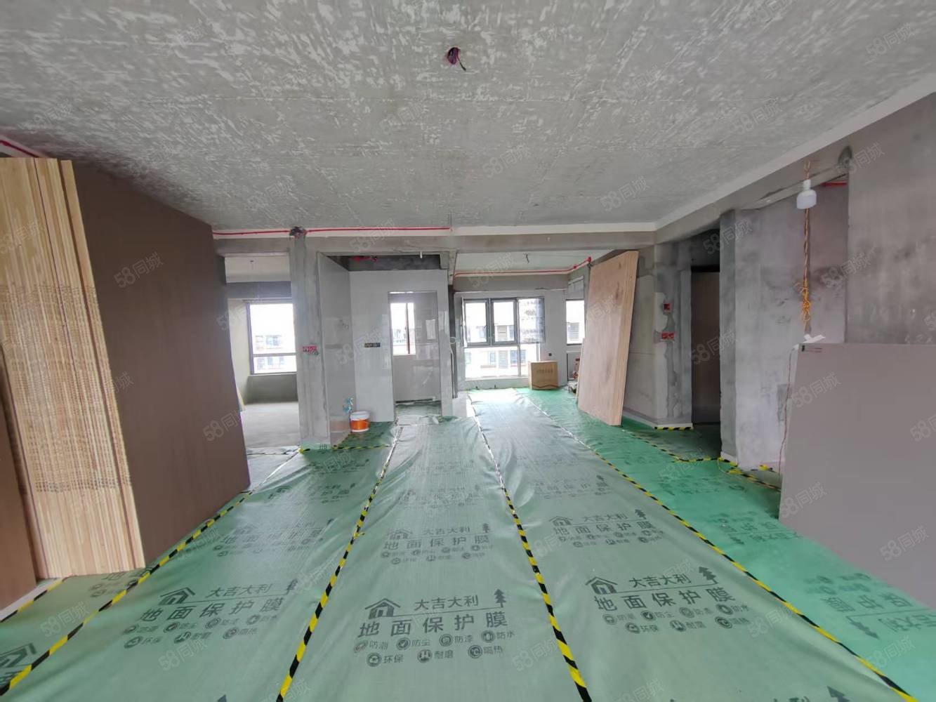 高安润达国际城3室2厅2卫115㎡南北75万