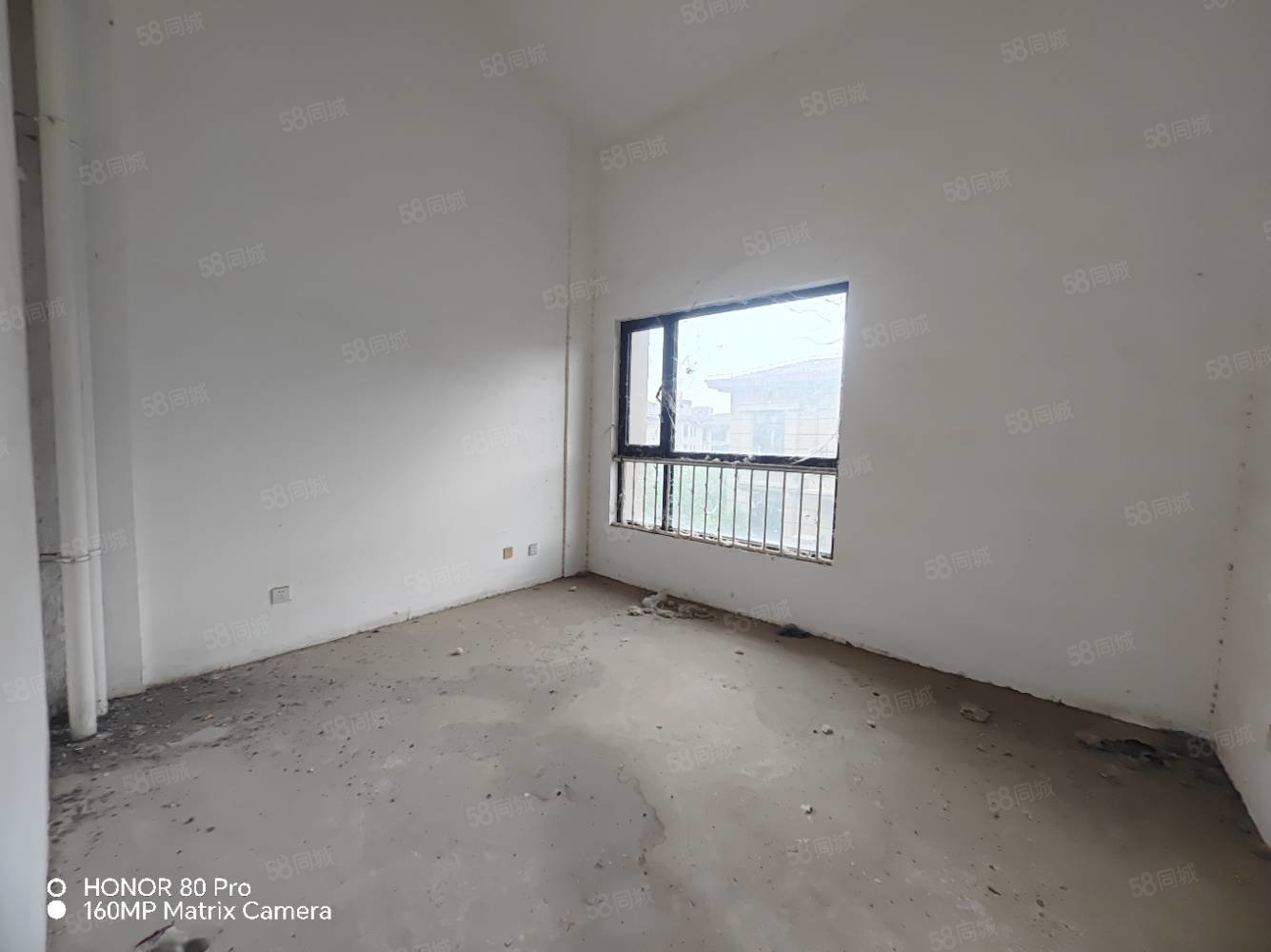 维也纳庄园5室2厅3卫278㎡南北208万