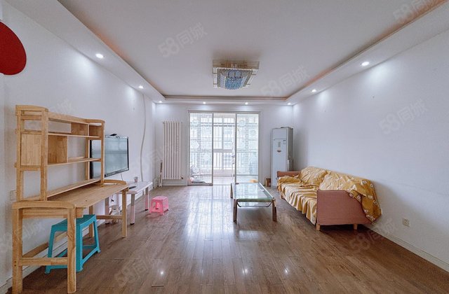 湖边 城市主人 单价9000 145平 东边户 三室两卫