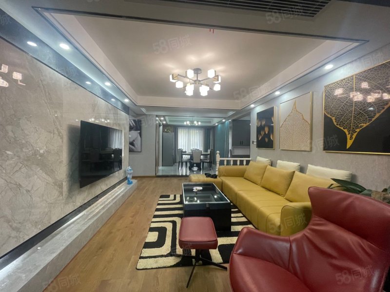 血亏滟澜公馆豪装三十万一楼带院子和菜园送五十平高性价比