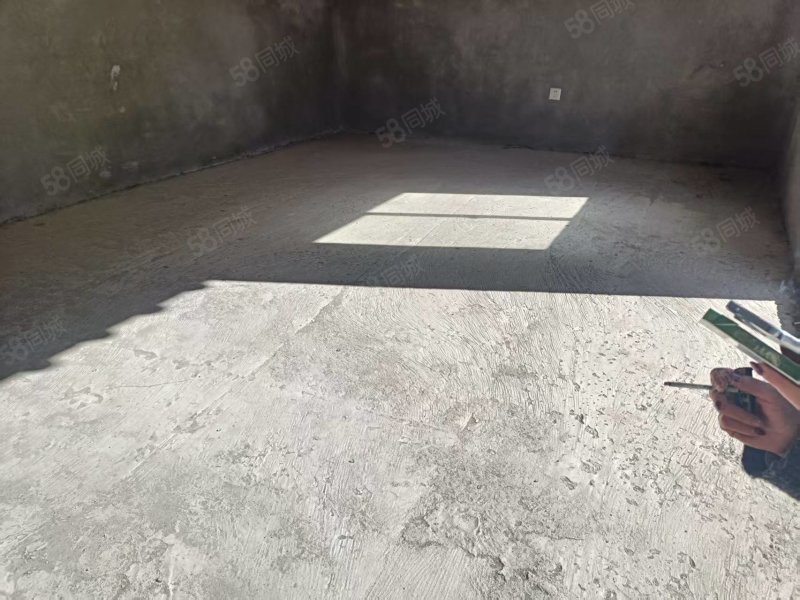 瑞景苑7室2厅4卫288㎡南北278万