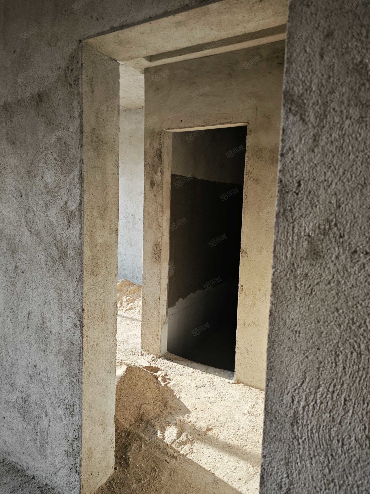 中成小区4室2厅2卫125.91㎡南83.6万