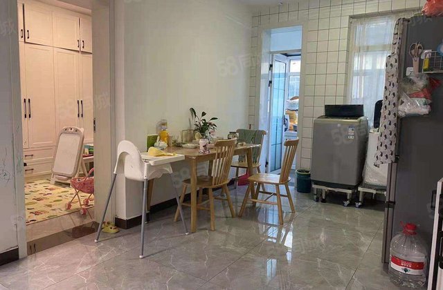 湖边市医院，青年林三室精装中间楼层，周边配套设施齐全