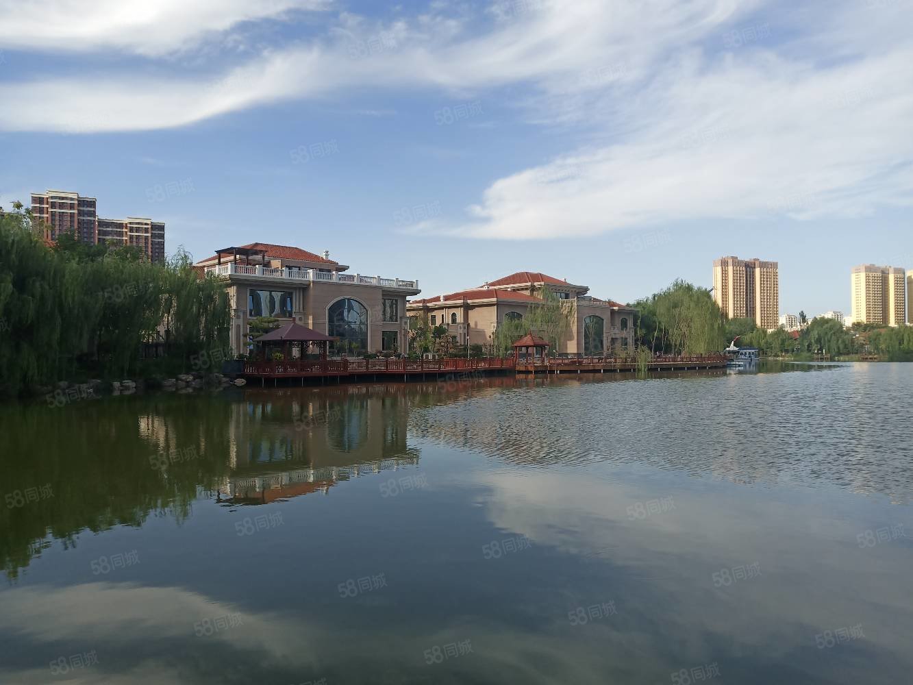 天鹅湖小镇(别墅)4室2厅2卫190㎡南北190万