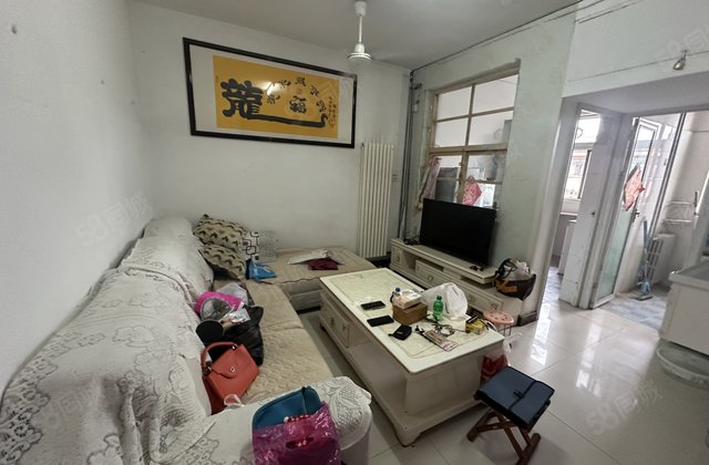 文轩外国语一路之隔   公安局家属院   三室一厅