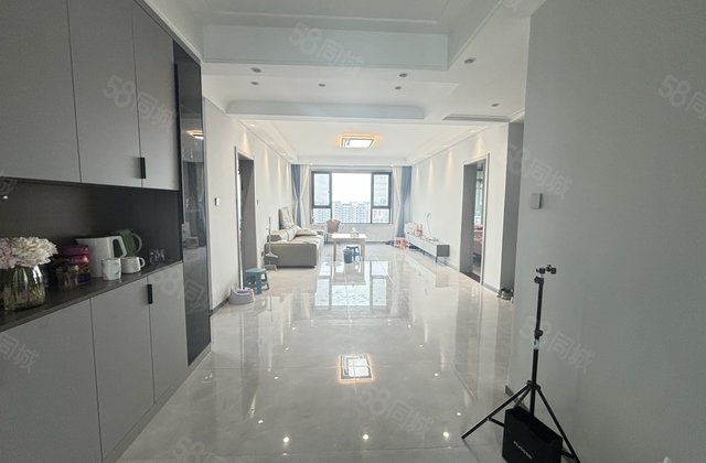 中央华府，带储藏室好楼层精装修东边户全明户型南北通透