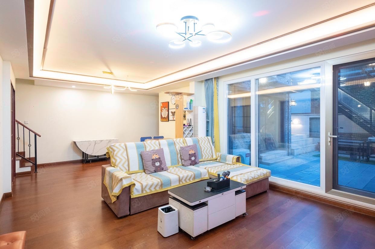 龍湖長城源著(三期)3室1廳2衛(wèi)121.33㎡南240萬