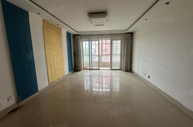 湖边对过 三室三楼 户型方正 价格实惠 急售