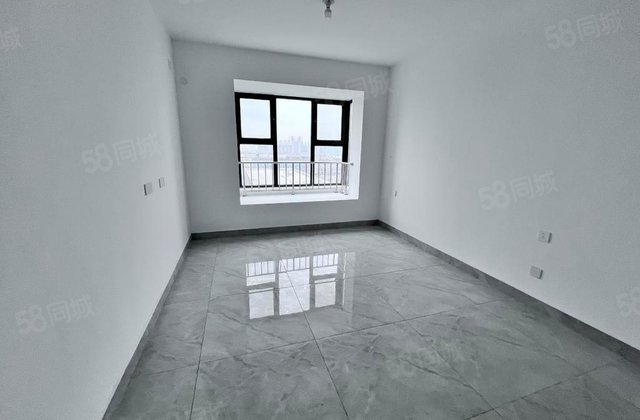 江山印 金晨云玺 海润公园 电梯中楼层 送车位 新房未住